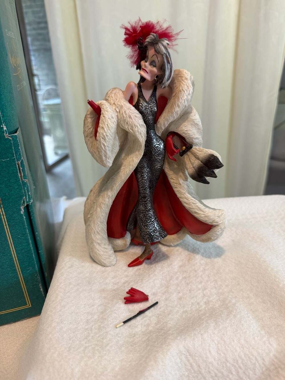 Walt Disney Classics Collection Cruella De Vil Figurine *see description